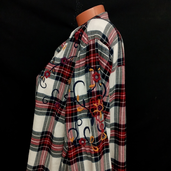 3X (24W-26W) Terra & sky FLORAL EMBROIDERED plaid button down top - Picture 5 of 10